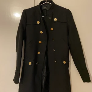 Zara Kappa - Zara kappa använd fåtal gånger, nypris 1000kr💖