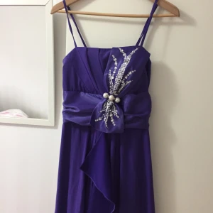 Klänning  - Använd endast engång! 