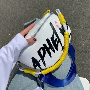 Midjeväska - En jättefin väska som inte har kommit till användning, alltså aldrig använd!