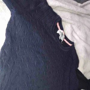  - En fin tröja ifrån Kappahl, använd fåtal gånger och är i bra skick. 