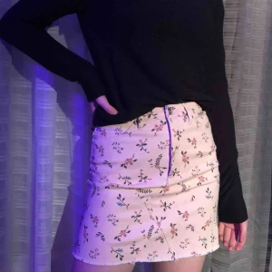  - Jätte söt jeanskjol från hm:* den är väldigt fin och somrig