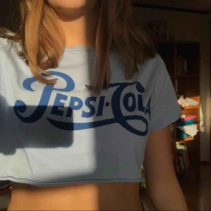  - En super cute kroppad tröja, hm💕 Super söt o i mycket gott skick💓 Hör av dig om frågor😊