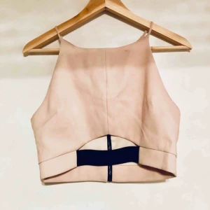  - Topp från topshop, sparsamt använd! Storlek 36  Frakt 20:-