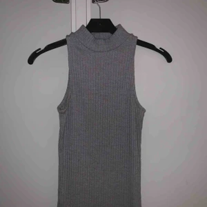  - Långt pololinne i skönt material & bra kvalitet. Frakt tillkommer<3