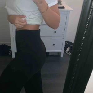  - Super sköna kostymbyxor ish från bikbok. Får sjukt bra former men samtidigt bekväma! 