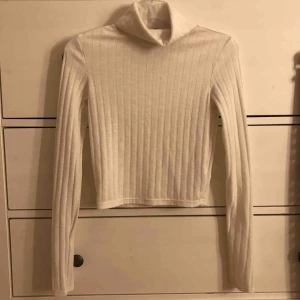 - Jätte fin polotröja vit som som jag använde några gånger förra vintern:)