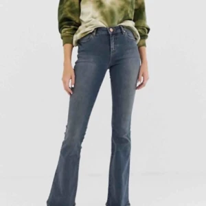  - Inprincip oanvända jeans från ASOS. Bekväma och snygga till allt.  Vid intresse kan jag absolut skicka egna bilder! Frakt 40kr