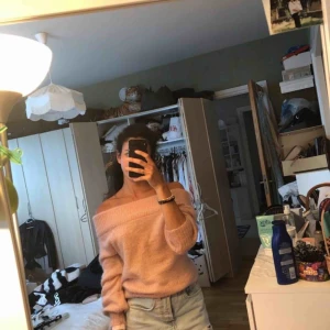  - Mysig tröja till höst/vinter. Använd en gång. Storlek: XS (skulle funka bra till någon med storlek S också)  