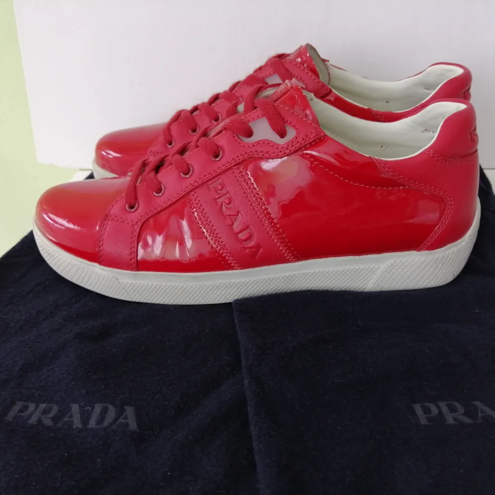 Prada Women sneakers, like new, dustbag, authentic,  size 37/ insole 24cm, write me for more info. Skor.
