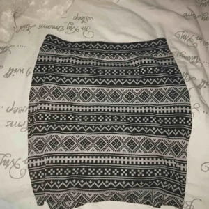  - Super vacker kjol som formar sig perfekt Storlek M men passar även S Frakt tillkommer 