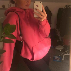  - En fin bik bok hoodie till salu med anledningar att den inte kommer till användning, den är i ett fint skick! Köparen står för frakten 