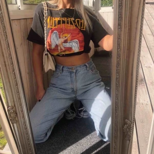  - Säljer denna balla Led Zeppelin band t-shirt. Endast använd en gång, säljer pga kommer tyvärr inte till användning längre... Köparen står för frakten 🎸