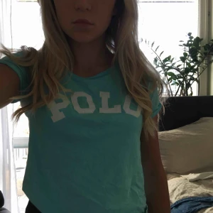  - En Ralph Laoren tröja i mycket fint skick funkat även till en 13 åring