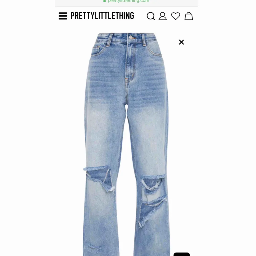 Nya slitna jeans från prettylittlething, perfekt skick, aldrig använda. . Jeans & Byxor.