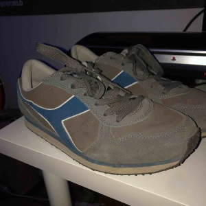  - Diadora skor, minimalt använda