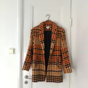  - Naaaaaaajs rutig kappa som jag egentligen inte vill sälja🙈 Riktigt snygg på hösten! 🍂🍁 säljes billigt pga måste bort med kläder.