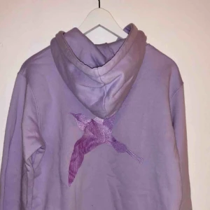  - Axel arigato hoodie i storlek S, såå snygg & skön❣️ Knappt använd, nypris är runt 1300😍