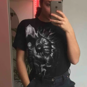  - Svart/Mörkblå t-shirt