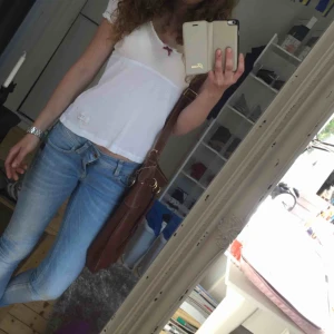  - Super fina ljusa jeans från G-star. Använda men i gott skick. Säljes då dom blivit för små för mig