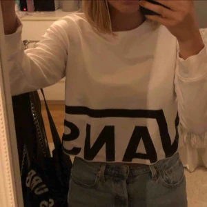 - Croppad sweatshirt från vans köpt från junkyard, använd fåtal gånger 🦋 köparen står för frakt