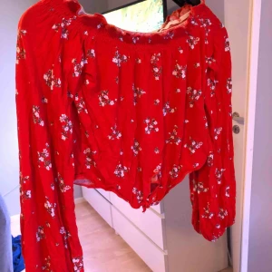  - Använd engång, magtröja från hm Hämtas i Söråker eller står köparen för frakten  Har swish