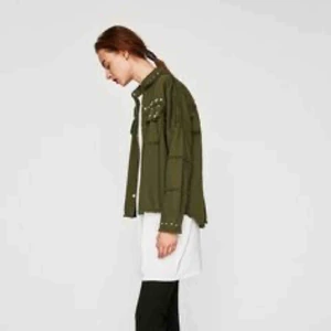  - Grön jacka från Zara med nitar. Bra skick! Köpt för ca 400-500kr. 
