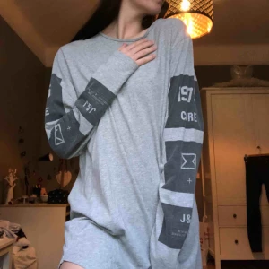  - Tröja i Large men jag har använt som klänning och har S! 