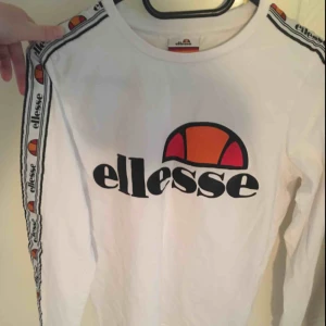  - Ellesse tröja!  Storlek xs/s  Väldigt bra skick då den knappt är använd. 45:- i frakt 