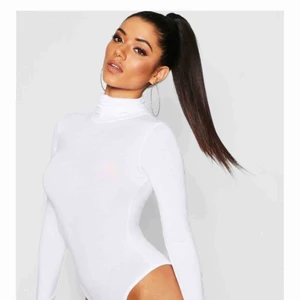  - Jätte fin body från Boohoo i storlek 34. Var tyvärr för liten för mig. Endast testad! Pris kan diskuteras 