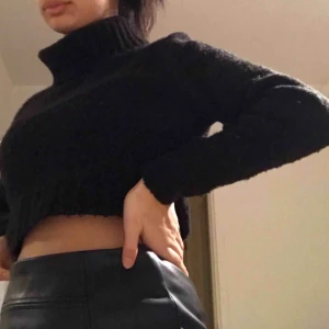  - Söt stickad magtröja med polo från boohoo!! ❤️