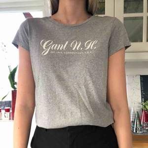 T-shirt från Gant. Köparen står för frakt🥰