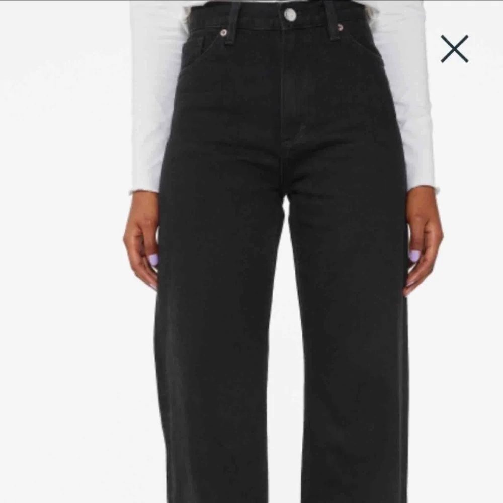 Monki jeans i modellen Yoko, köpta i höst!! Möts gärna upp i Göteborg Nypris 400kr. Jeans & Byxor.