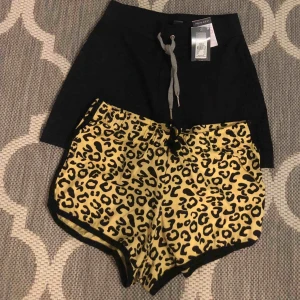  - Frakten är inräknad i priset. 100kr inkl frakt.  XS, helt nya!