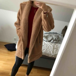  - Säljer min mysiga jacka från nakd då den inte kommer till användning riktigt, endast ett fåtal gånger! Tar betalning via swish och frakt ingår inte i priset!