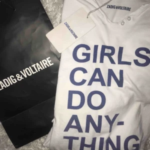  - Jätte fin zadig & voltaire tröja, passar till allt och så bra budskap ”girls can do anything”, passar även S❣️