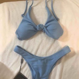  - Ljusblå bikini från zaful oanvänd med lappar på! Storlek xs höga trosor.