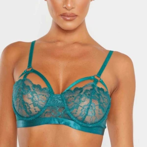  - Oanvänd bh från prettylittlethings, ligger kvar i platspåsen den kom i. Storlek S, säljer för jag råkade köpa två. Köptes för 150kr