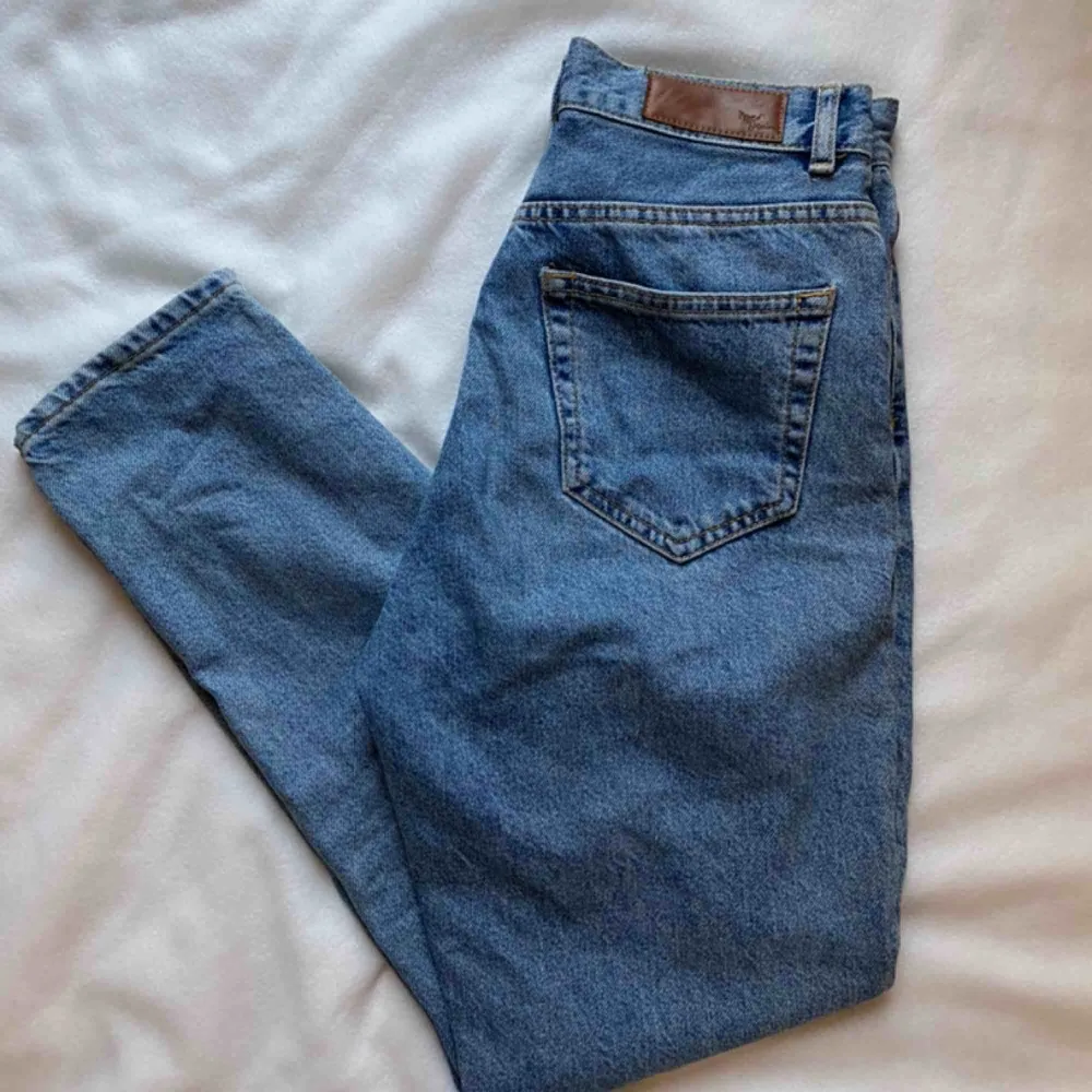 Boyfriend jeans, sitter sjukt fint. Frakten tillkommer . Jeans & Byxor.