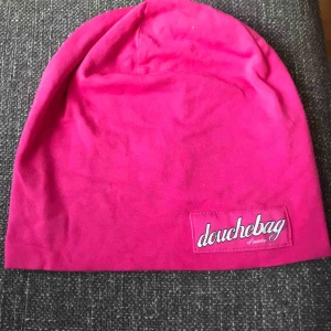  - En snygg mössa i färgglad stil