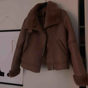  - Säljer denna ursnygga jacka! Den är sparsamt använd. Kan förhandla priset 