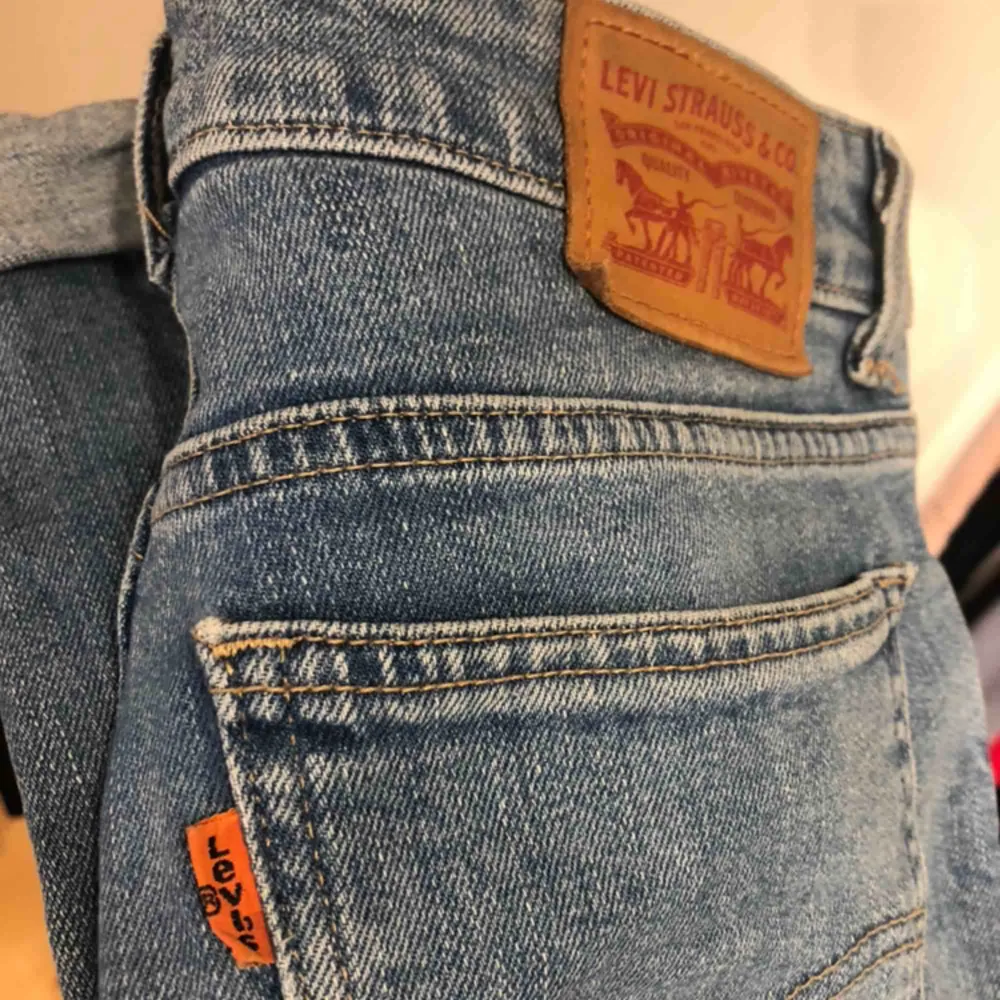 Jättesnygga Levis jeans som varit en favorit men som tyvärr har blivit för små. Jeans & Byxor.