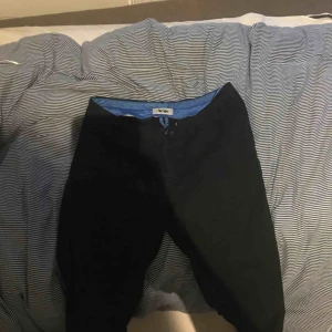  - Acne byxor i bra skick för ett bra pris  Frakt betalt man själv