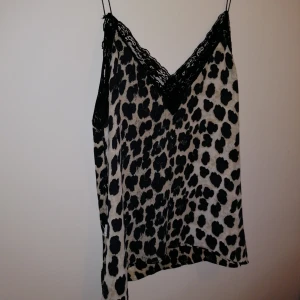  - Linne köpt här på plick, fint skick. Storlek L från zara