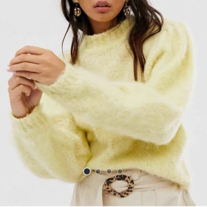  - Oanvänd stickad tröja från ASOS. Väldigt skön!! Köpt för 410 kr, i storlek 36.   