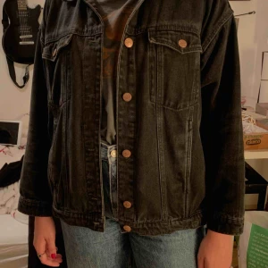  - svart jeansjacka, najs oversized!
