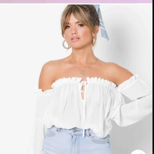  - Vacker blus från NLY trend, storlek M  Köparen betalar frakten. 