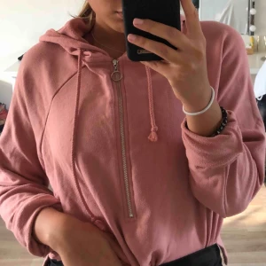  - Fin tunn hoddie från Bikbok🌸 frakt ingår i priset 