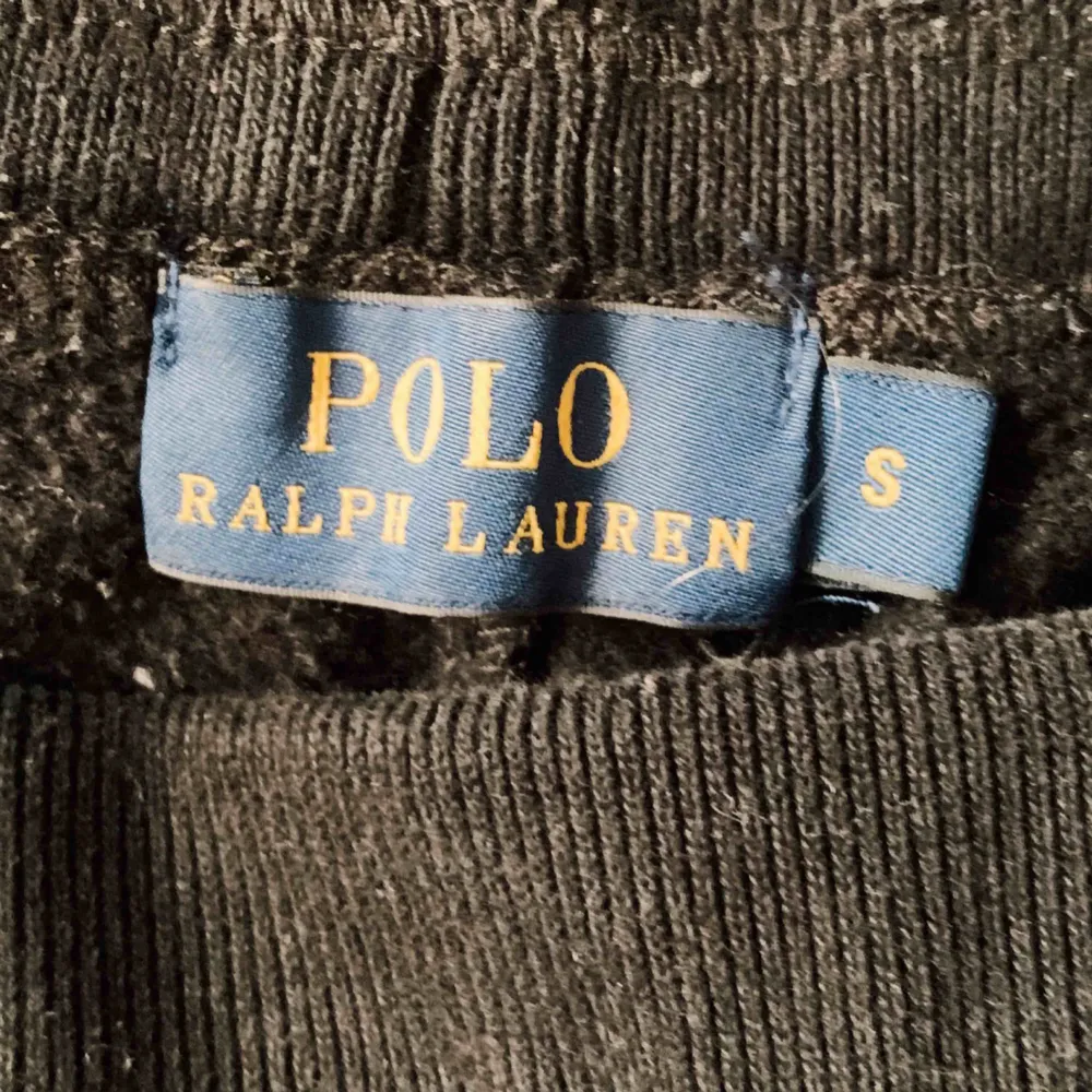 Mjukisbyxor från Ralph Lauren Polo. Nypris 700 kr. Använda men fint skick!! Köparen står för frakt 💛. Jeans & Byxor.