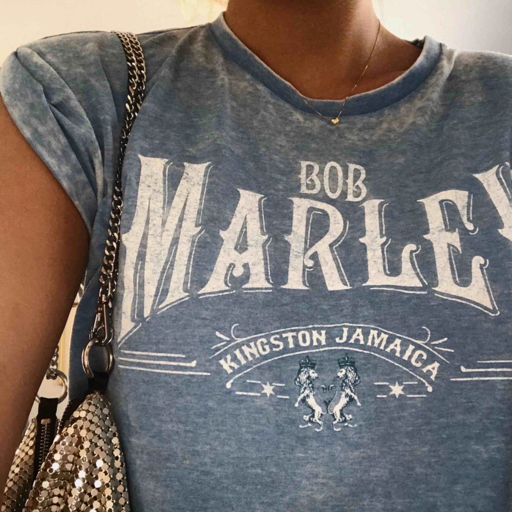 Bob Marley t-shirt!!!🖤✨ Postar gärna eller möts upp i Malmö :). T-shirts.