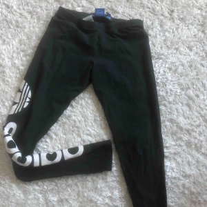  - Jättefina adidas tights! Äkta. 
